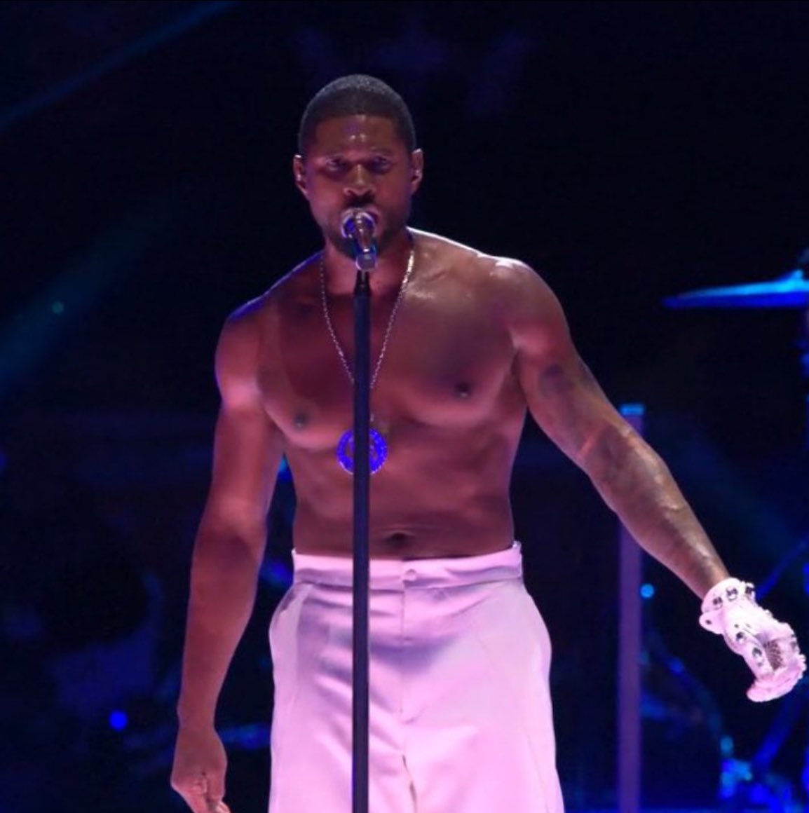 CohenBrian_'s tweet image. 2023 Super Bowl:         2024 Super Bowl:
Rihanna is pregnant    We’re all pregnant