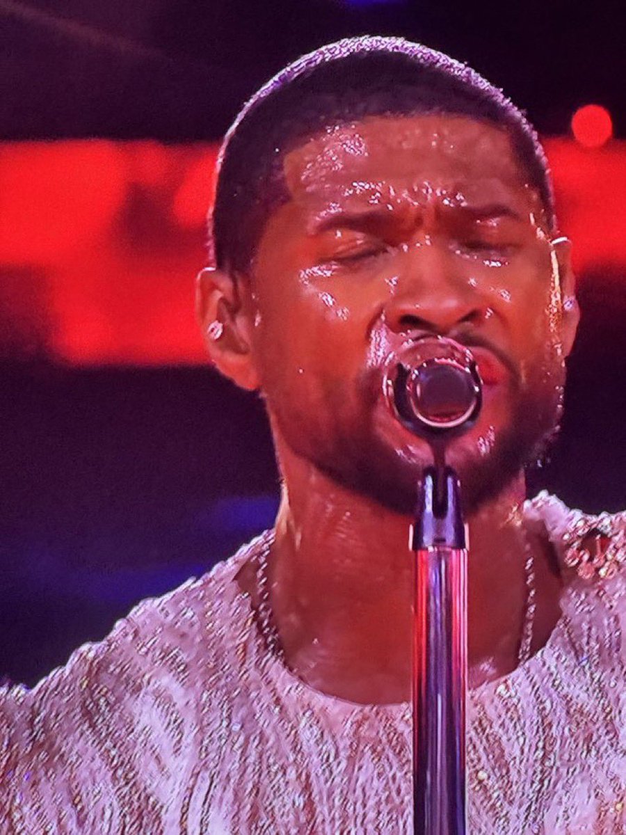 ElJeringasLoko's tweet image. Usher ya junto mas agua que Monterrey. #SuperBowl2024