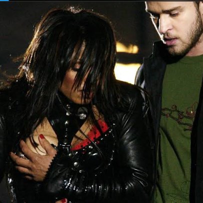 elrayonews's tweet photo. Cuando Janet Jackson  enseñó un pezón en el medio tiempo del Superbowl se le fueron encima y todo mundo se escandalizó, pero Usher se quitó la playera y le aplauden.
Hasta hicieron delay de transmisiones para evitar esos "accidentes",
#Superbowl #mediotiempo #Usher
#JanetJackson https://t.co/oTj3HC2NwF