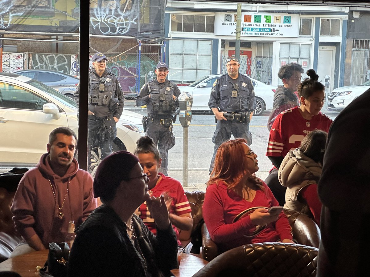 buzzsaw's tweet photo. @LombardiHimself ☝🏻that’s at Rocks Den in the Outer Mission. With SF’s finest (fans) https://t.co/1teBNkwHtS