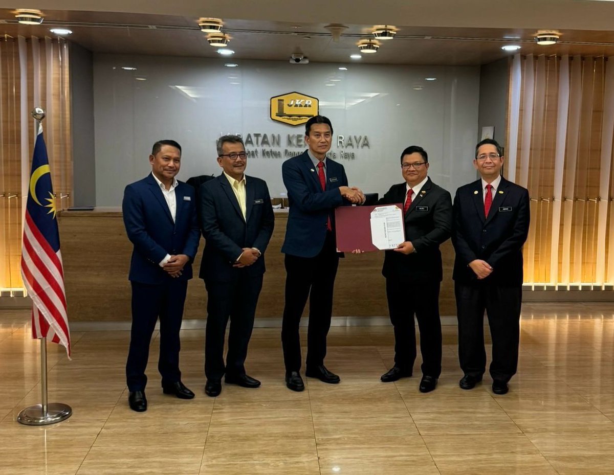 Taniah diucapkan kepada Ir.Sazeli atas lantikan sebagai Pengarah JKR Melaka!!!