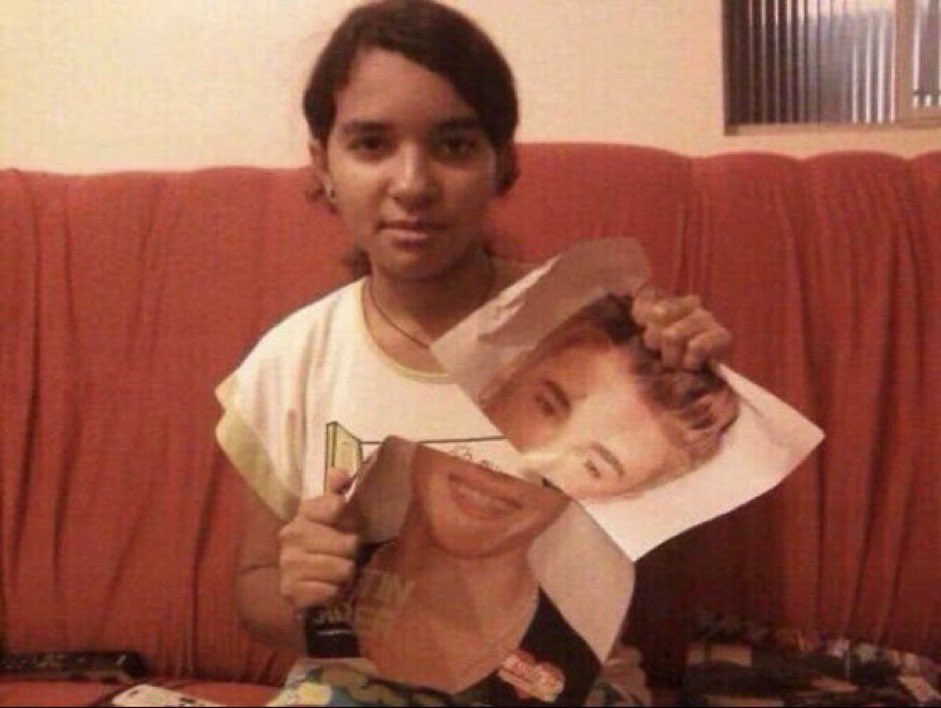 rvfaga's tweet photo. no salió el yostin ya no soy belieber #JustinIsOverParty https://t.co/A96BFU2Erv