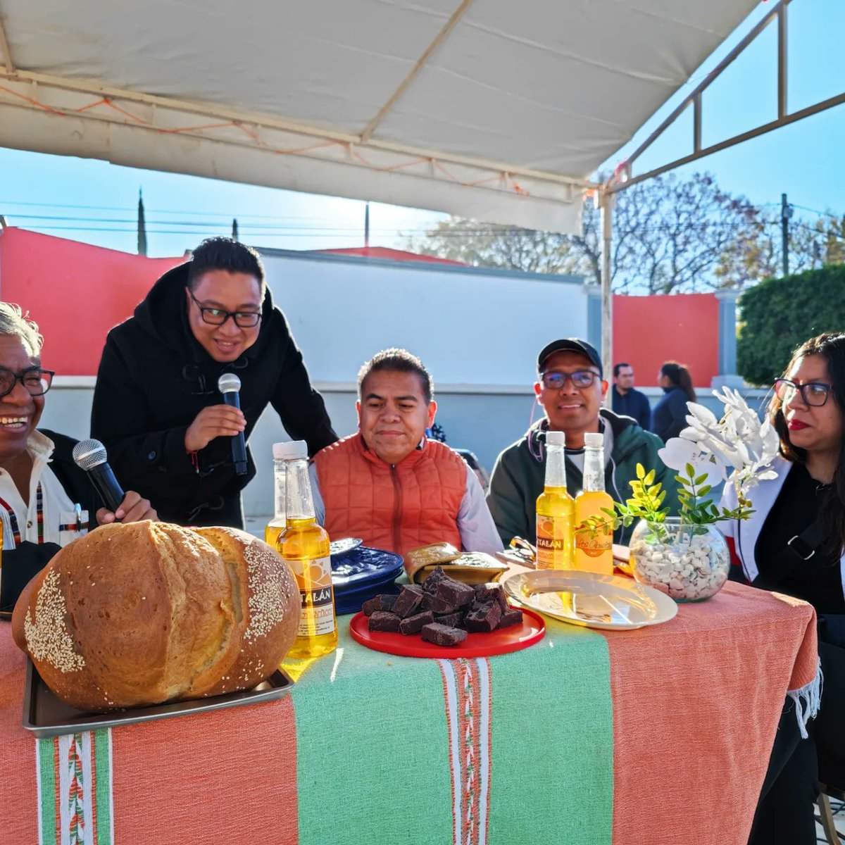 Elgavilanoax's tweet photo. STIRTT Radio en vivo desde Santo Domingo Tomaltepec, gracias a los artesanos, panaderos y talabarteros que nos recibieron. #Oaxaca 
@StirtSeccionOax https://t.co/f0FfGsIMMp