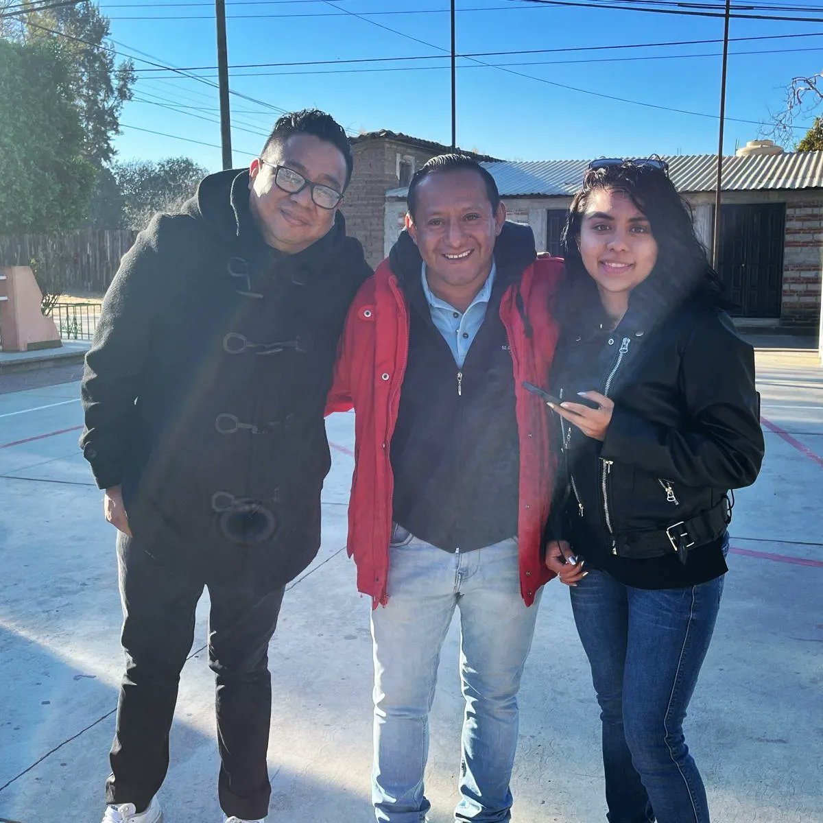 Elgavilanoax's tweet photo. STIRTT Radio en vivo desde Santo Domingo Tomaltepec, gracias a los artesanos, panaderos y talabarteros que nos recibieron. #Oaxaca 
@StirtSeccionOax https://t.co/f0FfGsIMMp