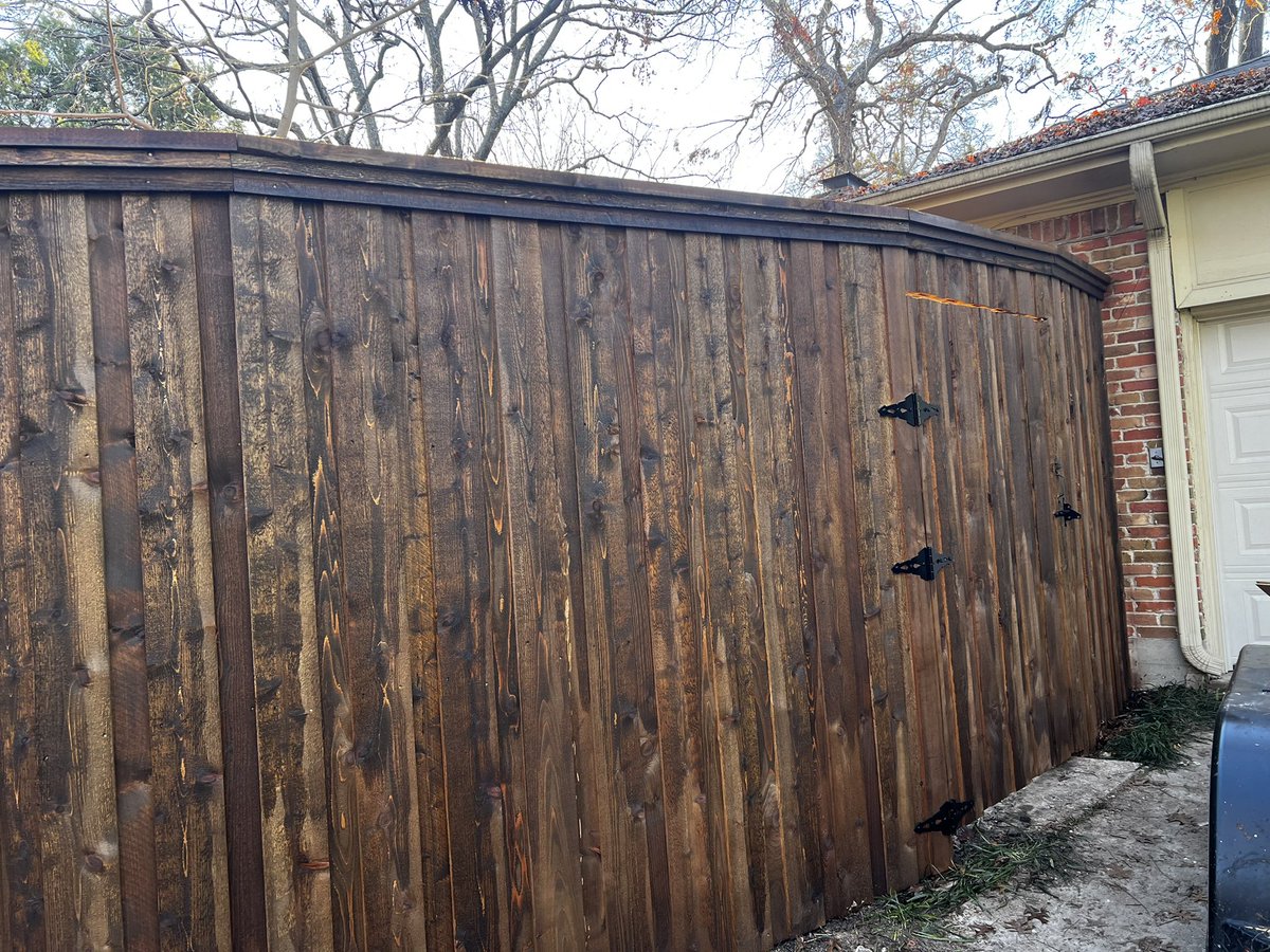 DFWConstruct's tweet photo. Board on board fence in Oak Cliff Texas! https://t.co/I9gvs0MYMW