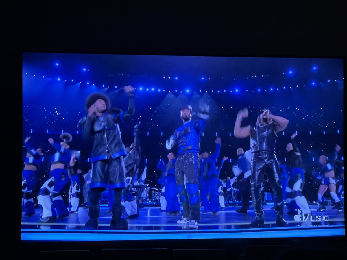 la_mer333's tweet photo. Now that was a Super Bowl half time performance I’ll never forget!!!!!! I love you usher, Alicia keys, lil Jon and Luda!!!!!!!!! https://t.co/QIzDyXnmJG