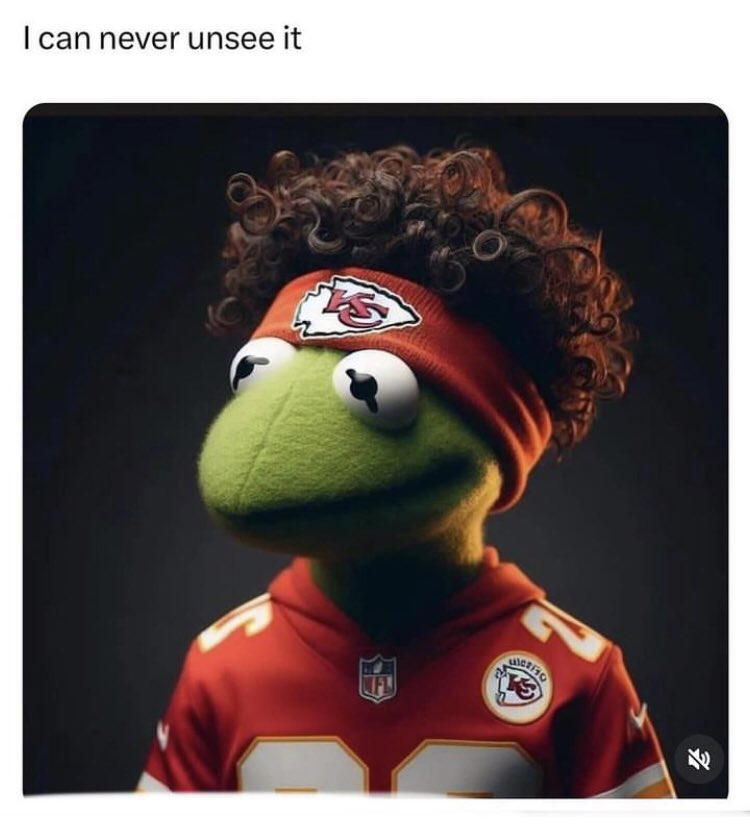 ToucheSmith's tweet photo. 😆❤️💛 https://t.co/ZMITrPLb8A