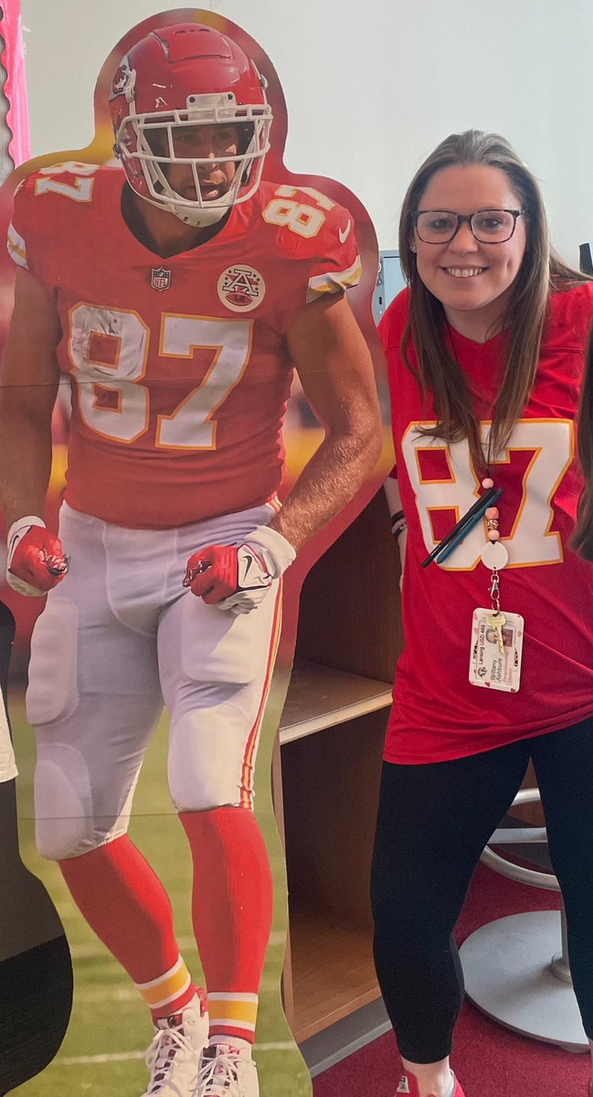moosmom811's tweet photo. Just so weβre all clear here, Iβm with #ChiefsKingdom and I nailed #SuperBowl spirit week at school (work) from head to toe! #Chiefs #SuperBowl2024 #SuperBowlLVIII #DerrickThomas #IHateTaylorSwift #DumpHerTravis #ILovedHimFirst https://t.co/VyRbFO7tOI