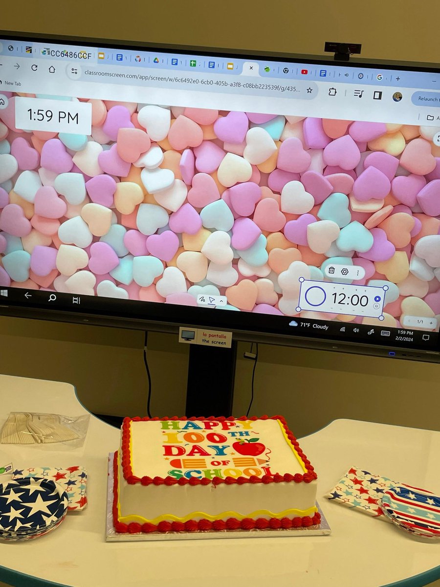 MrsDavis_ESE's tweet photo. Sorting our 100 day snack, then ending the day with the awesome 100 day cake that a students family sent(it was so good)! #DualLanguage #100DaysOfKindergarten #TeamNBE @HumbleISD_NBE https://t.co/lHWylyk75k