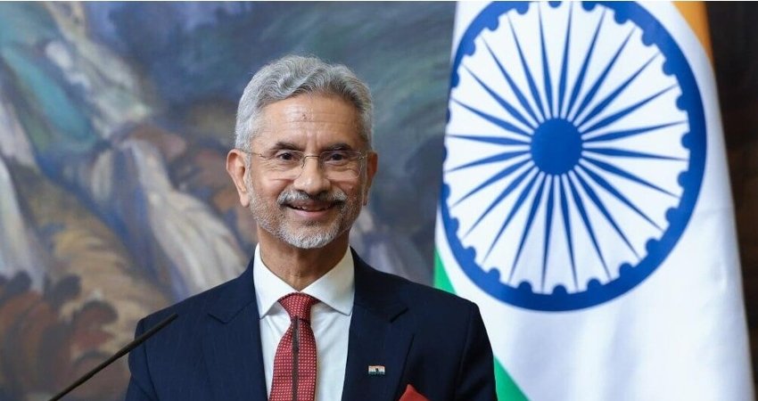 itssamonline's tweet photo. #Diplomacy at its best:
I think western countries should learn this lesson from #India where the
principal is @DrSJaishankar.
🇮🇳 has once again achieved a major diplomatic victory. Eight Indians who were sentenced to death in Qatar have been released: @MEAIndia 
🙏 #Qatar 🇶🇦 https://t.co/UWTEJNIrYV
