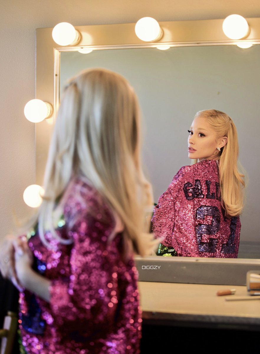 arianagrandebr's tweet photo. ARIANA GRANDE 💖 https://t.co/cLCUvOWESA