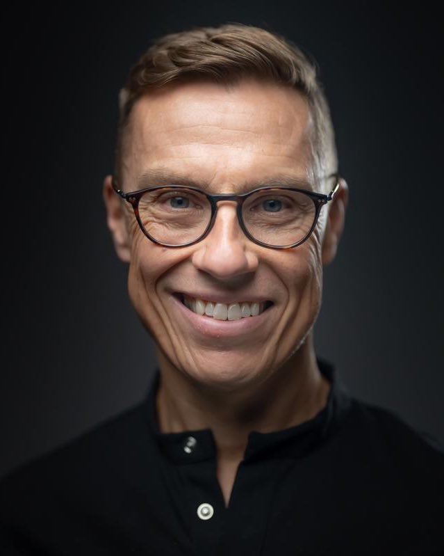 🚨| ULTIMA HORA: DURÍSIMO GOLPE A LOS COMUNISTAS. El candidato de centro derecha Alexander Stubb gana las elecciones presidenciales en Finlandia, derrotando al candidato socialista del Partido Verde. 🇫🇮 ¿Apoyas esta victoria sobre los zurdos en este país nórdico?