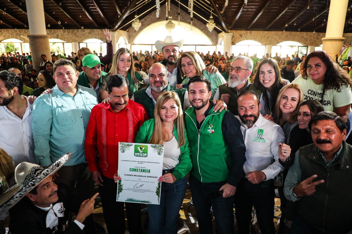 ClaudDelgadillo's tweet photo. Hoy, tome protesta como candidata a gobernadora por el @PVEM, me siento orgullosa de saber que Jalisco está listo para la transformación verde 💚. https://t.co/0oyfDJ0skv