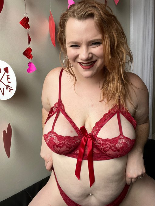 Love is in the air 💋 https://t.co/Lchbn6hp22