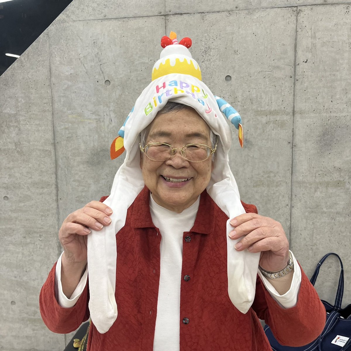 jimbocho_mngk's tweet photo. ◆━━━━━━━━━━━━━◆
 🍰本日のお誕生日メンバー🍰
◆━━━━━━━━━━━━━◆
本日2/12(月)が誕生日のメンバーはこちら！✨
㊗おばあちゃん
77歳(喜寿)を迎えました👏
ジンゲキメンバーに囲まれてお祝いです😊🎉

お誕生日おめでとうございます！
#ジンゲキお誕生日 https://t.co/AByIv6Dt6Z
