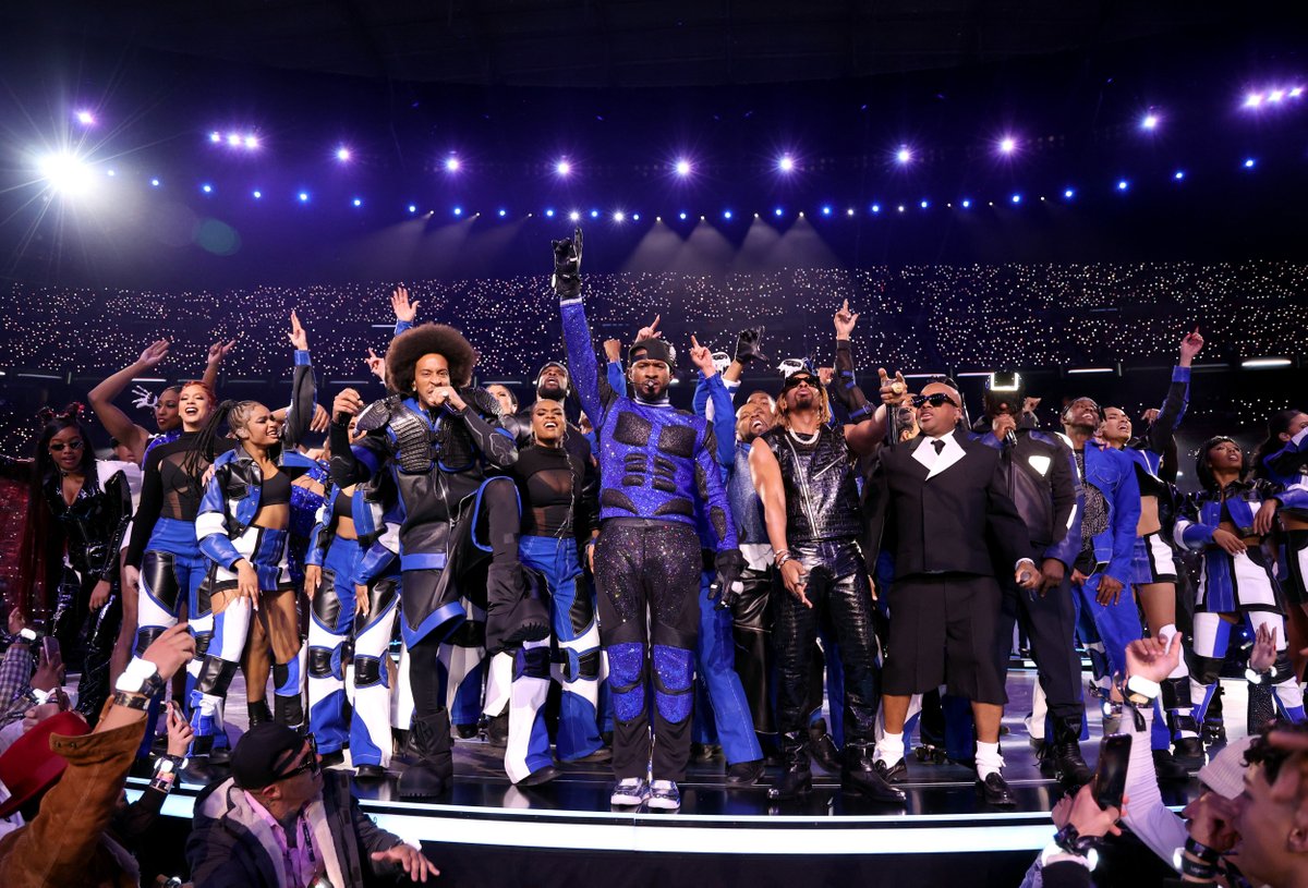 We've got it bad for Usher after that #SuperBowlLVIII halftime show. 🔥 Details on his performance and special guests: enews.visitlink.me/kt_il4
