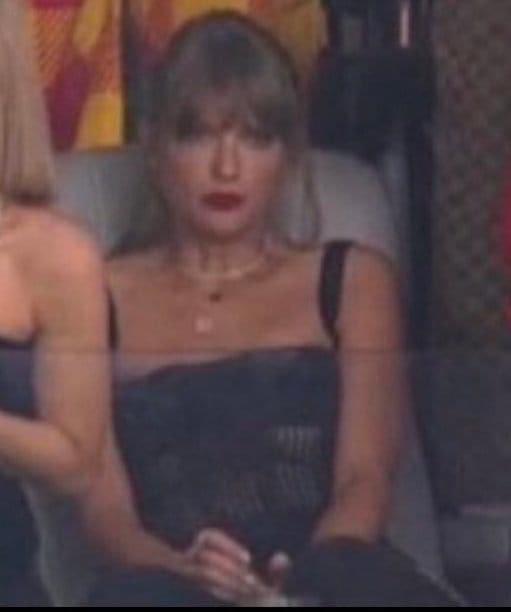 zombieskull_'s tweet photo. Divertidísimo  #SuperBowl #taylorswift https://t.co/xg0AMBbPh6