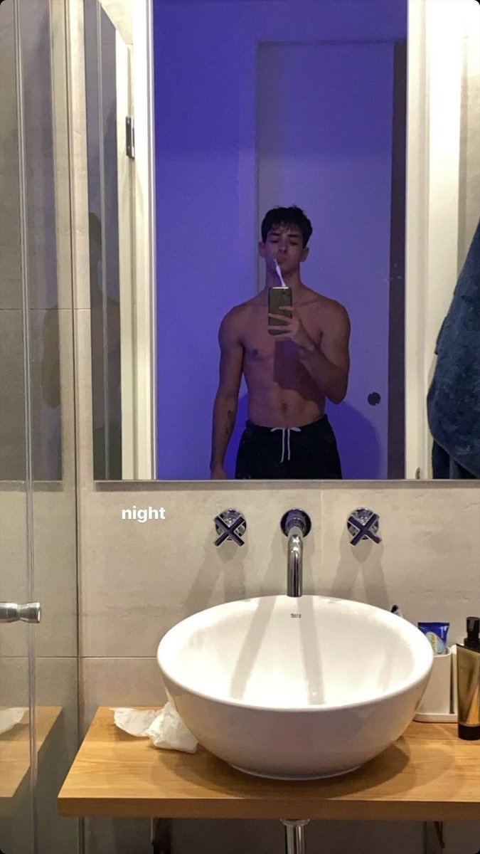 𝖡𝖾𝗇 ☆ (@spaczzx) on Twitter photo 