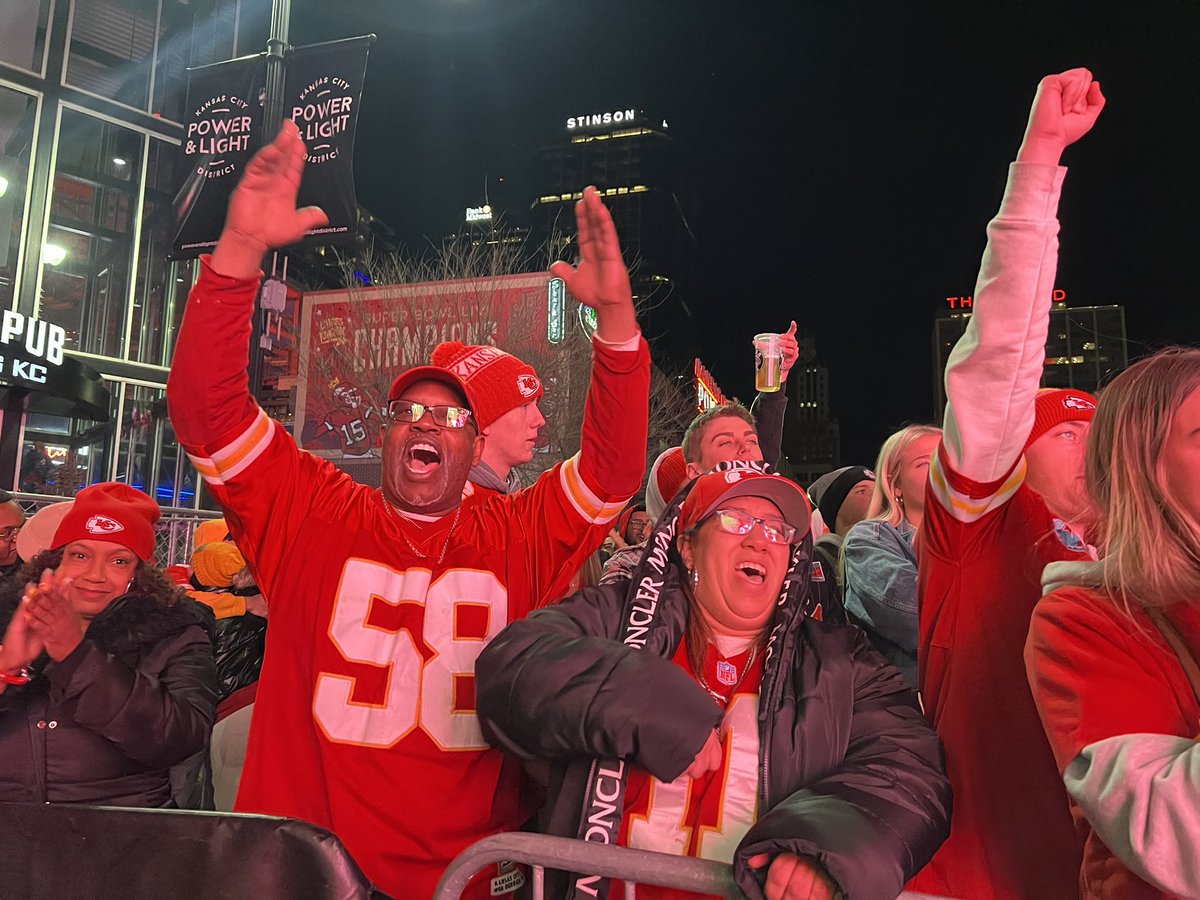 Field goal is GOOD!! #ChiefsKingdom #SuperBowl <a href="/Chiefs/">Kansas City Chiefs</a> <a href="/fox4kc/">FOX4 News Kansas City</a>
