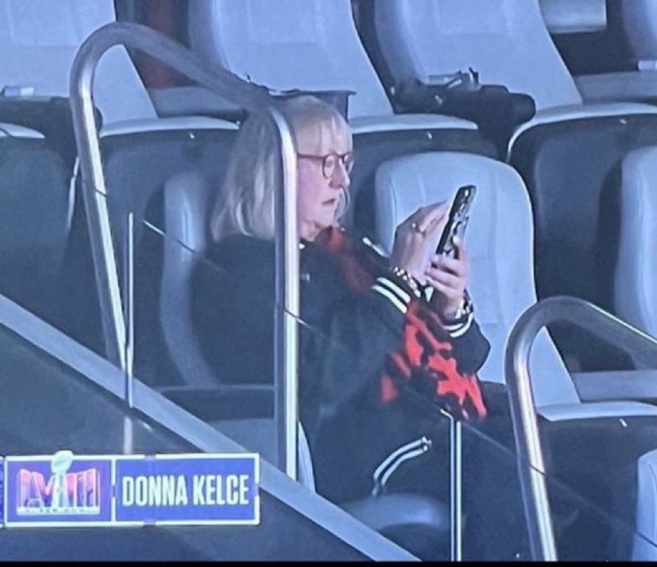 LisaMariePC's tweet image. "Siri, what is an Ice Spice???" #SuperBowl