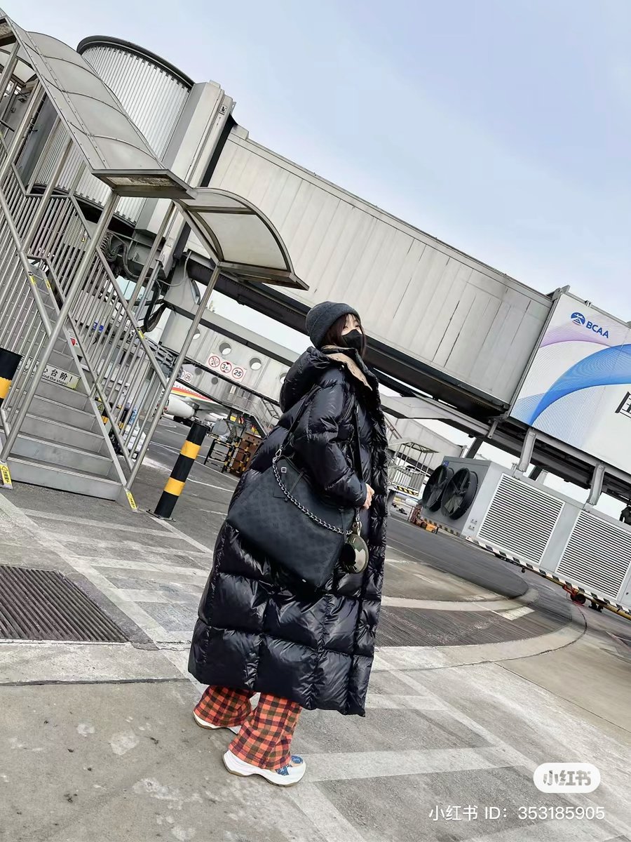 [📷] 24.02.10 #SongQian Xiaohongshu Update 

 “ OOTD สำหรับออกเดินทาง
ออกเดินทางแล้วน้าา ❣️ ”

🔗 xhslink.com/G5Y1lB

#วิคตอเรียซ่ง #ซ่งเชี่ยน #VictoriaSong #宋茜