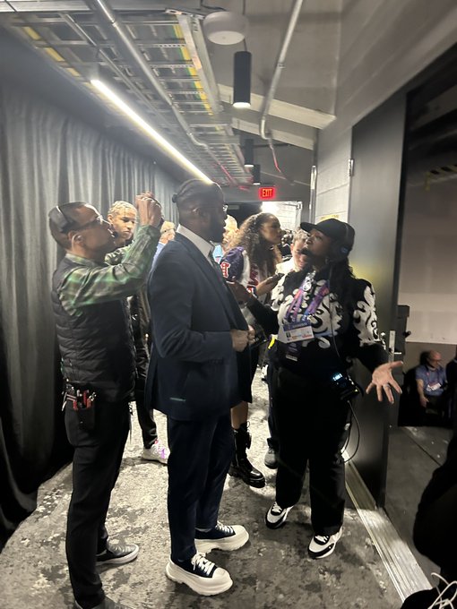 Behind the scenes with @nateburleson as he bounced back and forth between the @NFLonCBS set and @Nickelodeon<a class="tags" target="_blank" title="On Twitter" href="/?out=eyJ0eXAiOiJKV1QiLCJhbGciOiJIUzUxMiJ9.eyJpYXQiOjE3MjQ4MDkyNTksImlzcyI6InR3cG9ybnN0YXJzLmNvbSIsIm5iZiI6MTcyNDgwOTI1OSwiZXhwIjoxNzU2MzQ1MjU5LCJyZWRpcmVjdF91cmwiOiJodHRwczovL3R3aXR0ZXIuY29tL25hdGVidXJsZXNvbiJ9.pAbvAPimQ6mOSj9l1_Hept15GwxPDtb_sOCX2Hv0nhJtxWJjF4JyQMGoAxe8UiGaR2hFRdl9e7lZ59n2QonYwA">@nateburleson</a><a href="/tag/cfbplayoff"class="tags"><span>#cfbplayoff</span></a>