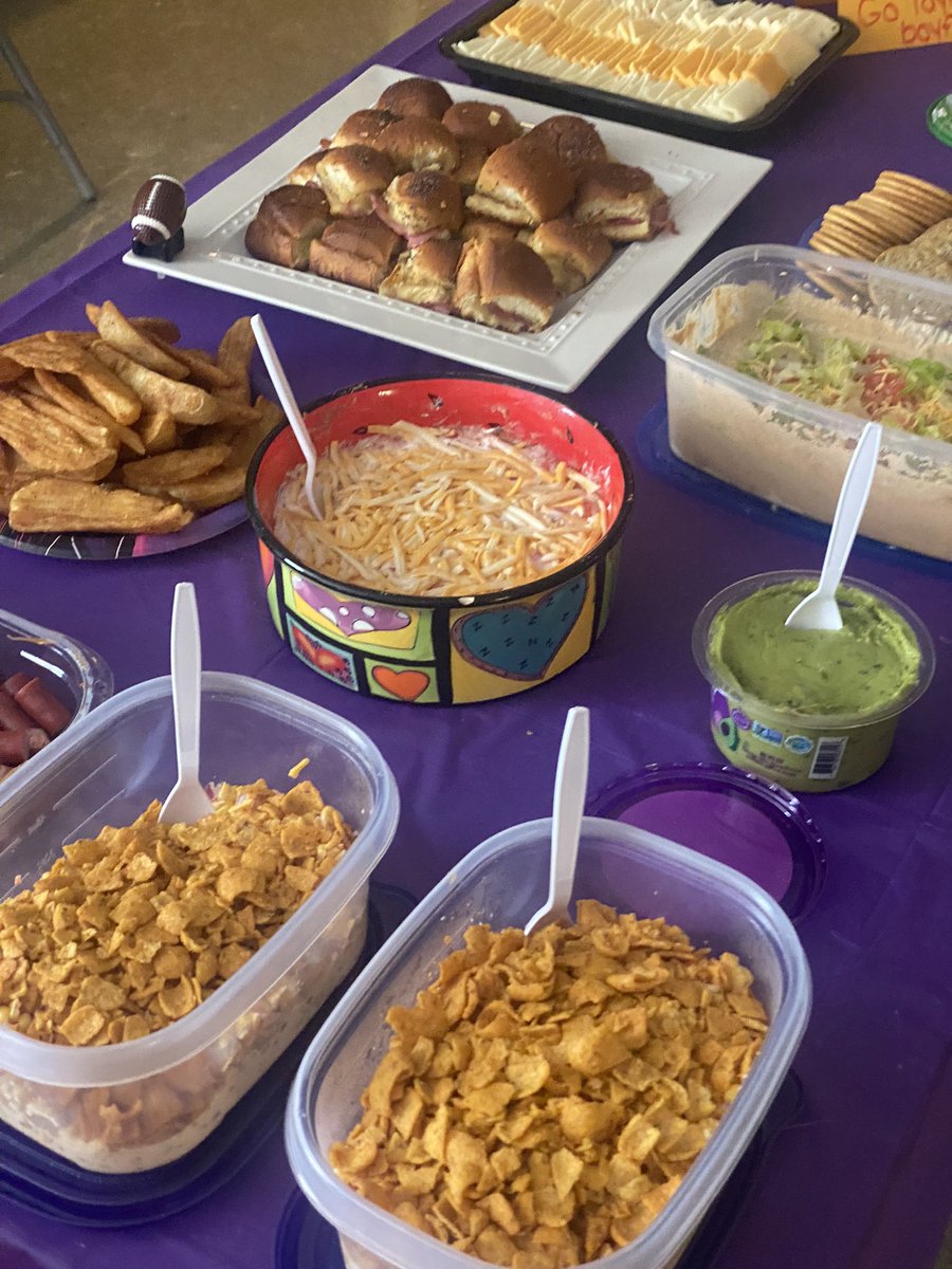 M S. V A L E N T I N E tweet media