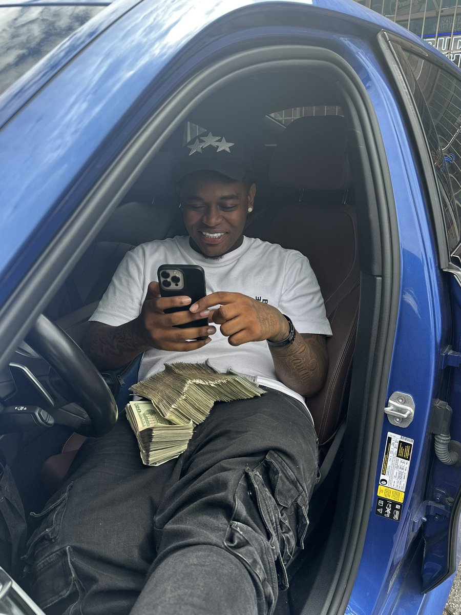 tray_50k's tweet photo. Money feen Ian gone Neva stop chasing it https://t.co/ihWrXUKiys