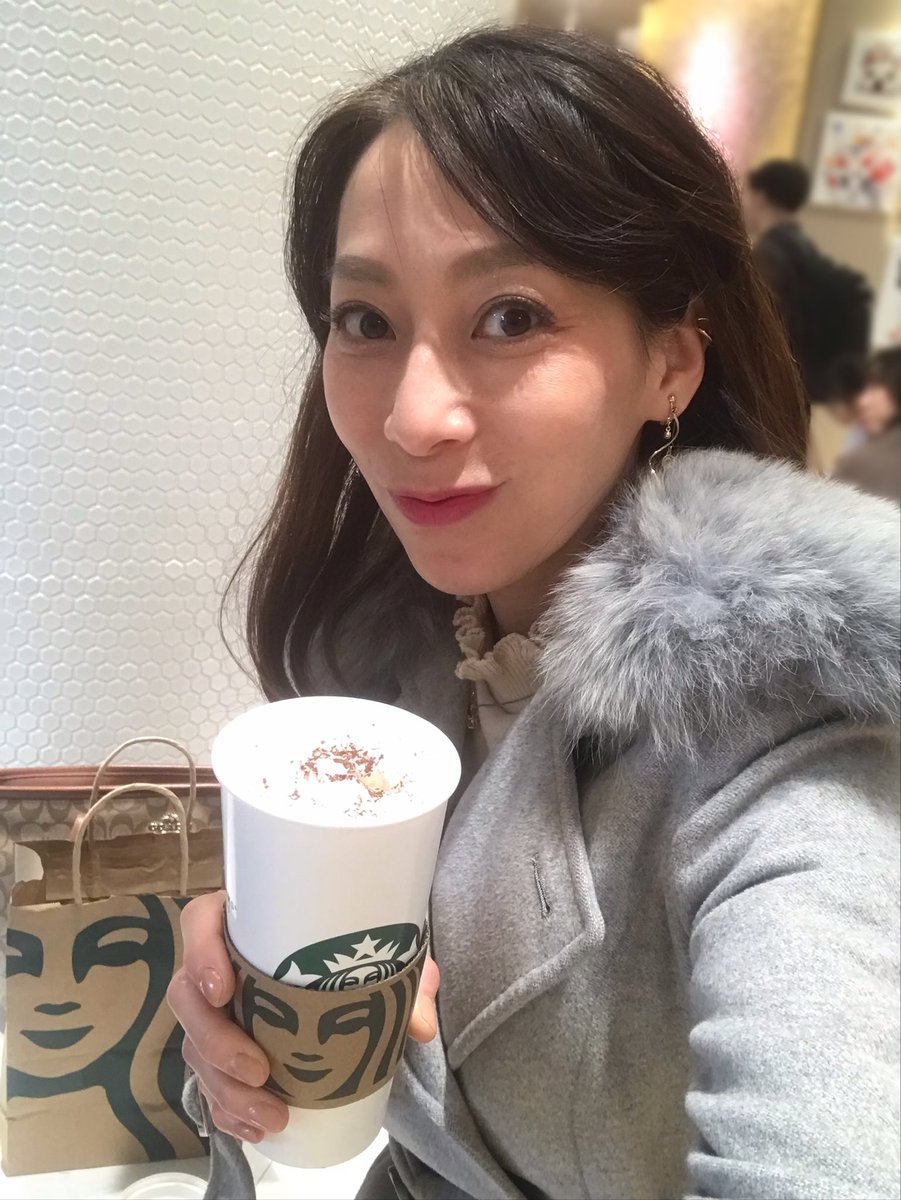 同期の派遣保育士先生から頂いたスタバチケットで、自腹じゃ買わないventiサイズ❗️大きすぎ😆

残念ながら、今の保育園をとーーっても気に入っていたのに、来年度から派遣の雇用がなくなるとの事で😭契約終了…
3月の年度末でお別れです…

次もこんな相性の良いところに行ける気がしない…😢