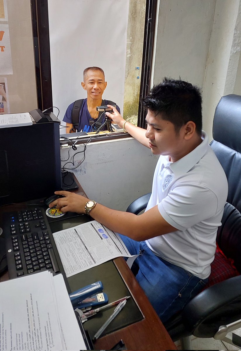 OEO_MALAY's tweet photo. Feb 12 | National Voyers Day 
Applicants from Boracay Island came as early as 7:28am.. mga early birds, dapat tularan. 
Karapatang Bomoto, Simulan sa Pagpaparehistro
#magpaRehistroKa 
@COMELEC @radyocomelec https://t.co/XZCNByEW7i
