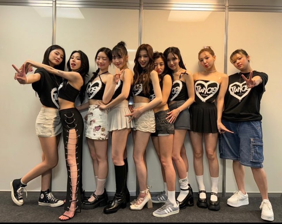 twiceviral's tweet photo. twice in brazil viral tweets: https://t.co/4GPF7QrwcM