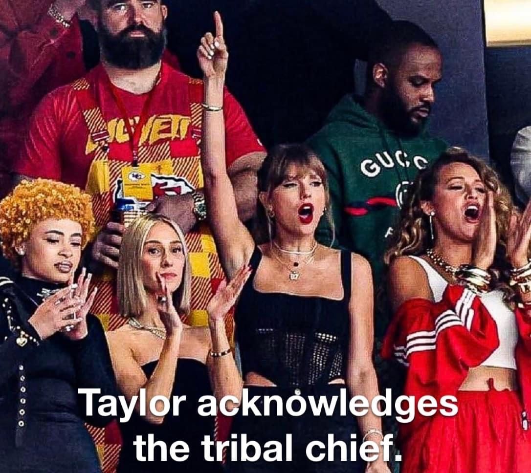 #taylorswift #superbowl #superbowllvi #superbowlsunday ☝️ #romanreigns #acklowledgehim