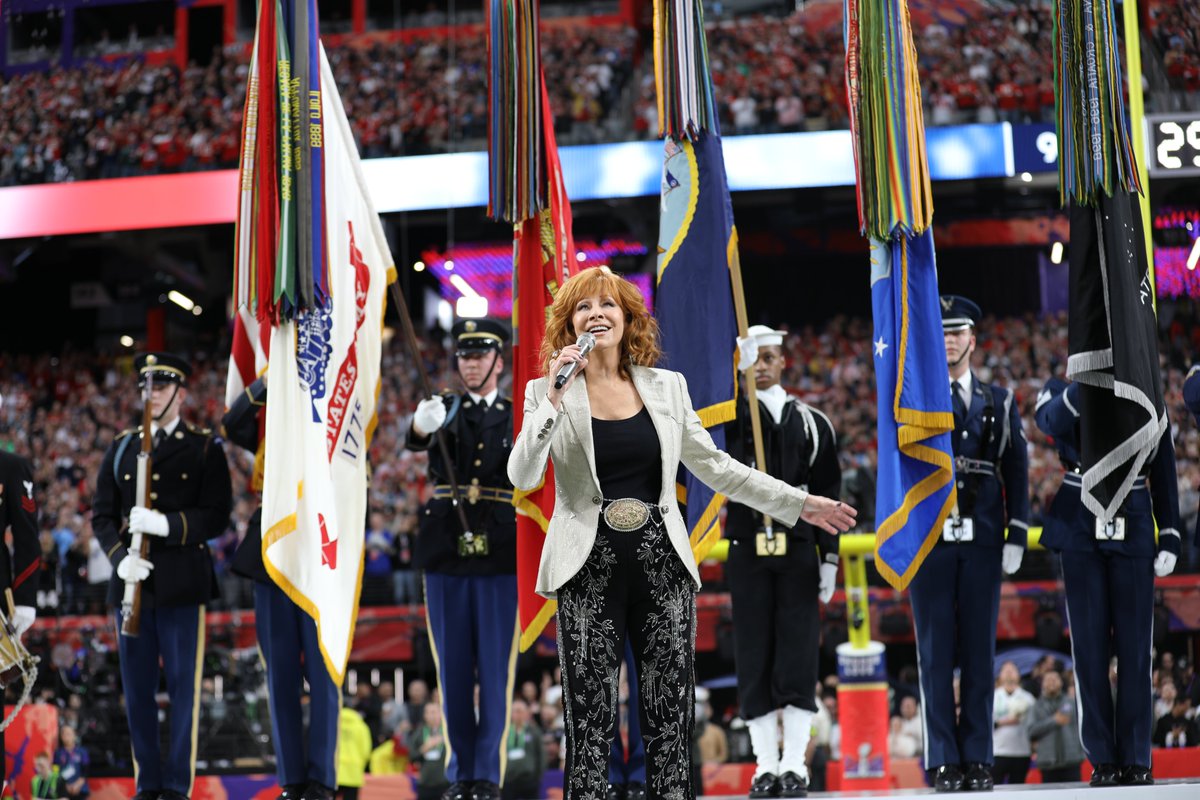 Our Joint Armed Forces Color Guard proudly presented the colors at #SuperBowl2024 as @reba delivered an inspiring rendition of the national anthem. #SBLVIII #Touchdown #Reba @DeptofDefense