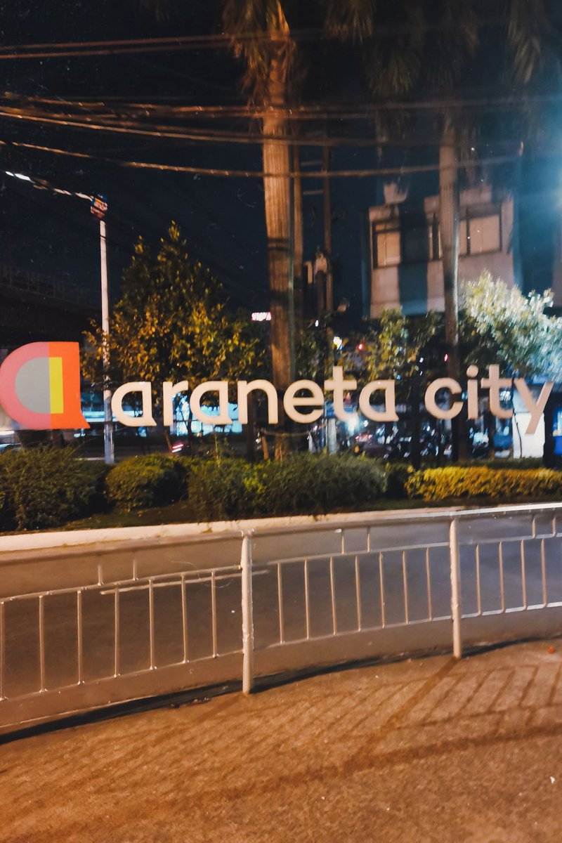 .⋆｡⋆☂˚｡⋆｡˚☽˚｡⋆.

little break with the ogs (highschool friends)