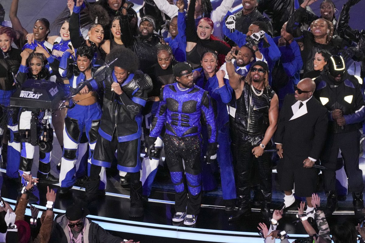 NFL's tweet image. What a show! @Usher #AppleMusicHalftime 

@RocNation | @AppleMusic