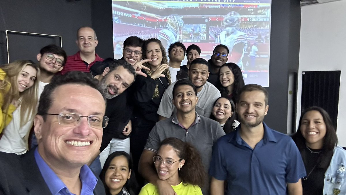 Muitas emoções no SuperBowl com meus amigos e irmãos!

#superbowl
#ilovethisgame