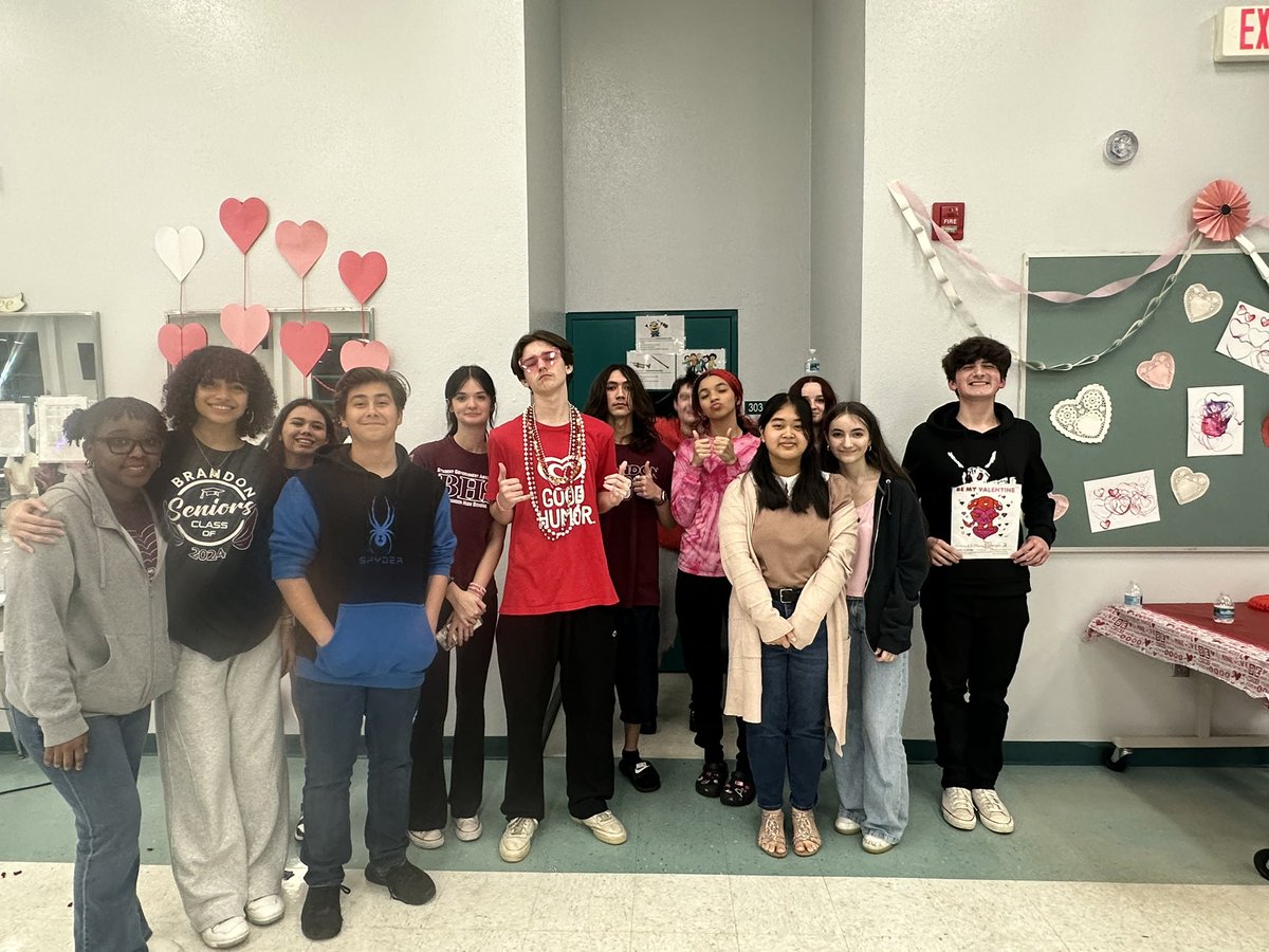 Thank you to @BrandonHSEagles students for helping volunteer at our Sweetheart Dance! @leto_lauren @Community_Sch @HillsboroughSch