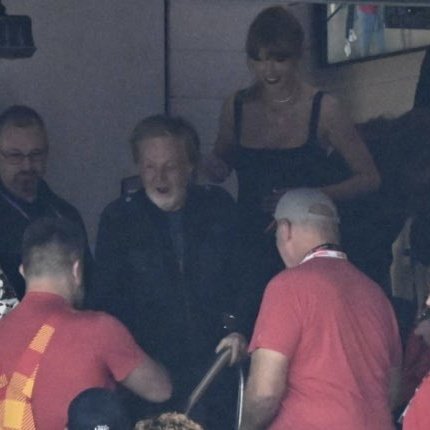 📷| Paul McCartney with <a href="/TaylorSwift13/">Taylor Swift</a> at tonight’s game
#SuperBowl2024