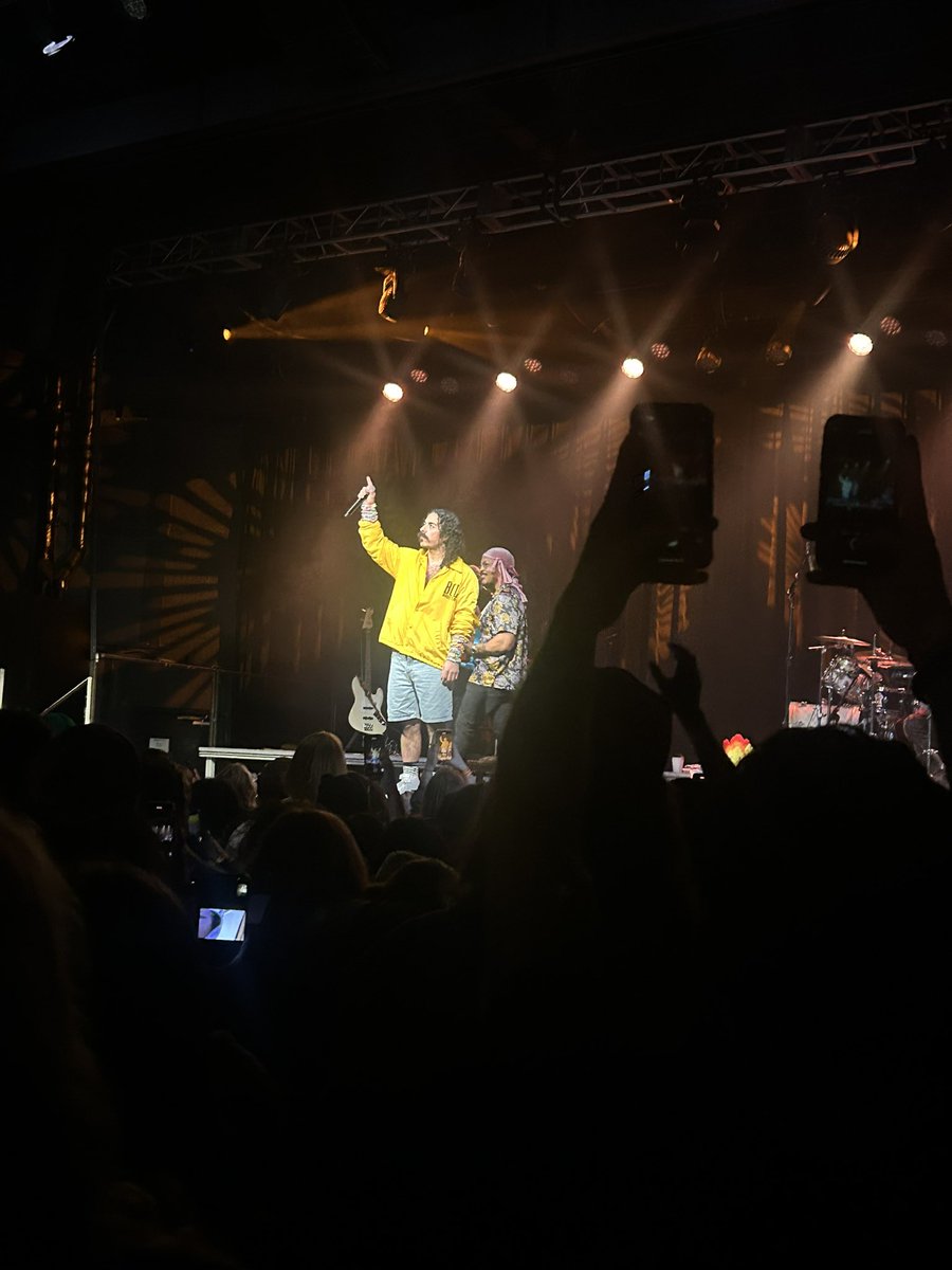 kikikeezer's tweet photo. Best concert I went to 🫶🏽 @aneestherapper https://t.co/8jDObv8oOm