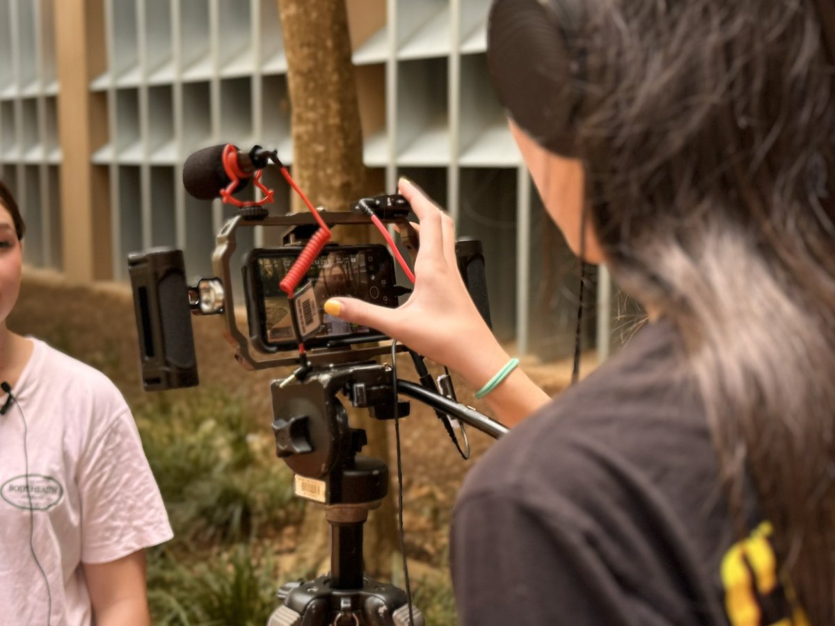 Mobile journalism students today: how to frame interviews and use a variety of @rodemics with the @Blackmagic_News camera app. Getting out and doing is the best way of learning. #mojo