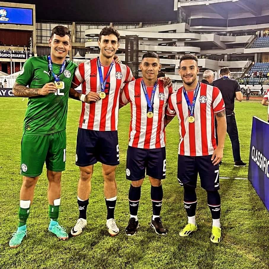 Desde aquí felicitamos al Profesor Jara Saguier y a los jugadores del Seleccionado Sub 23 por su conquista en el Preolímpico de Venezuela!

La Gloria No tiene precio!!!

Salud Campeónes!

Rodrigo Frutos
Kevin Parzajuk
Marcos Gómez
Fernando Cardozo