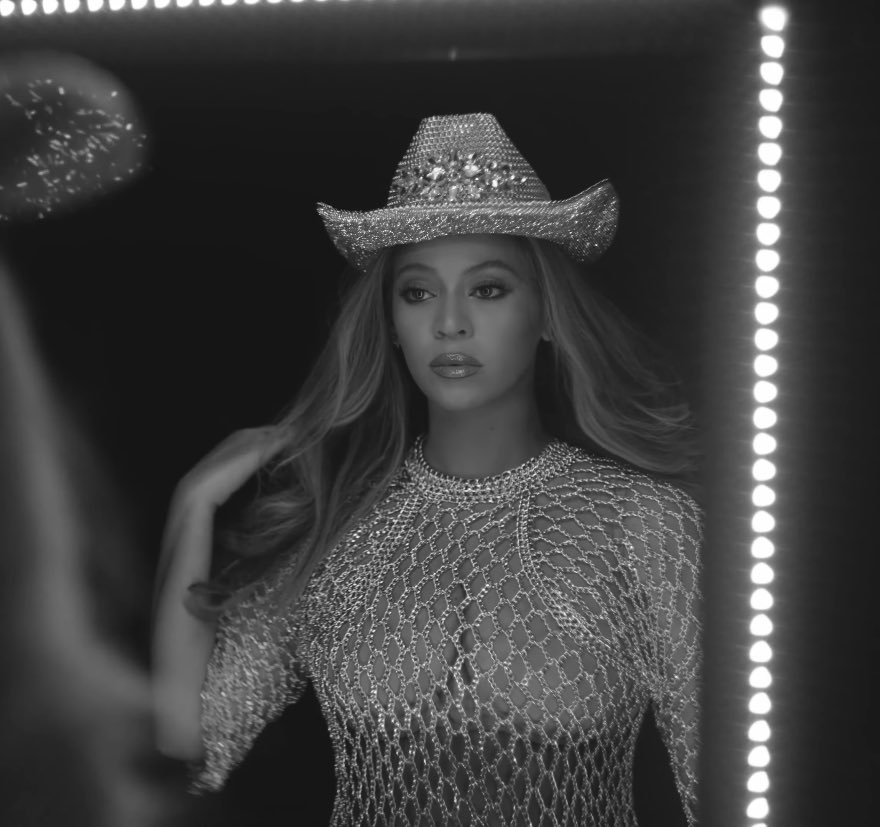 beyoncebrasil's tweet photo. 🚨 BEYONCÉ PARA O VISUALIZER DE “16 CARRIAGES”. https://t.co/LLWjmymiVW