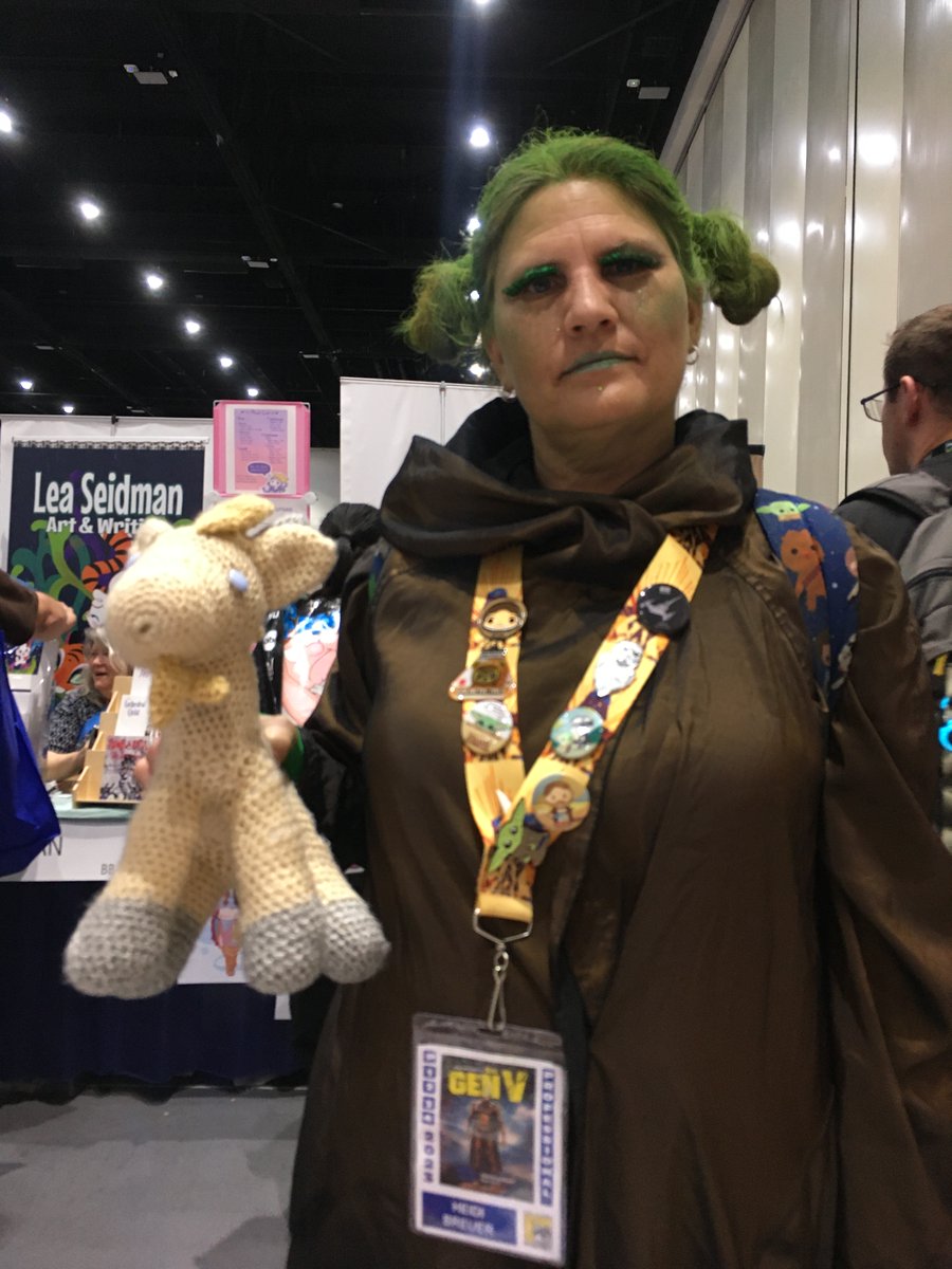 Murphysplush's tweet photo. We know the way! #murphysplushtrips #murphysplush #sdcc2023 #cosplay #grogu https://t.co/WwK49xxion