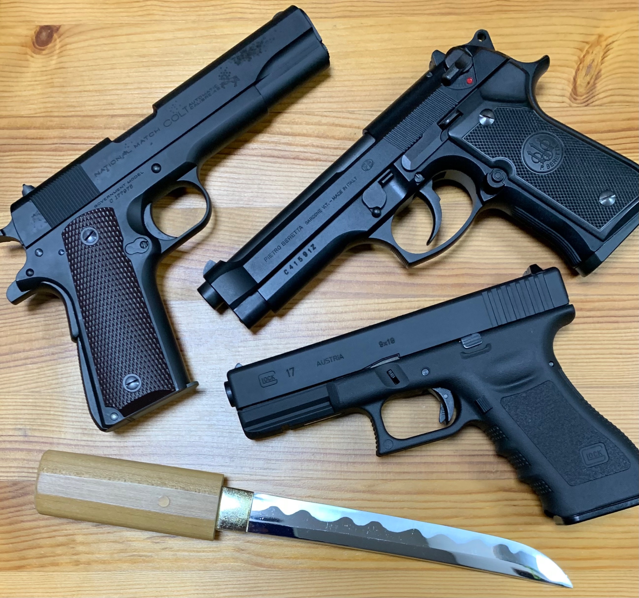 捜査官J🔫ドラマの銃器・劇用車特定班 on X: 