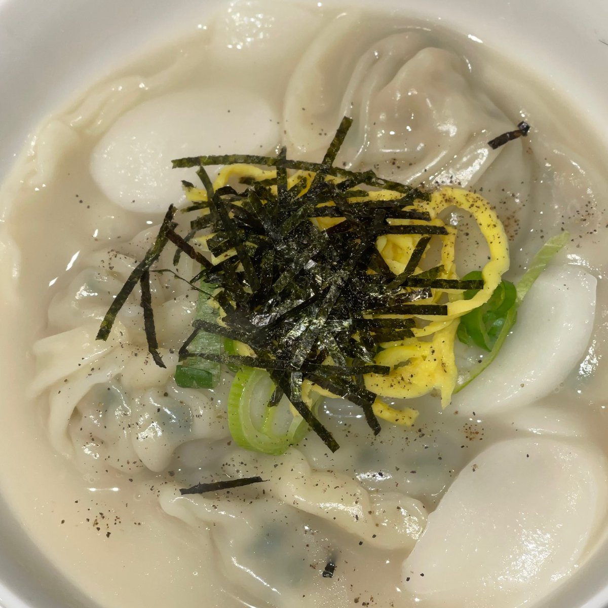 Lapillus_twt's tweet image. 라피스! 다들 설날 잘 보냈나요?!
제가 만든 만듀 🙀💗

#Lapillus #라필루스 #Bessie #베시