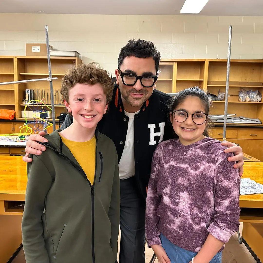 LeonieWoolf's tweet photo. BTS of Dan Levy's https://t.co/mVCYpp5REH Superbowl ad โค๏ธโค๏ธ
๐ธ officialsamirasardella
๐ https://t.co/7EaWHPnK6n
#DanLevy #Homesdotcom #SuperBowlLVIII https://t.co/E8zVvFpCCO