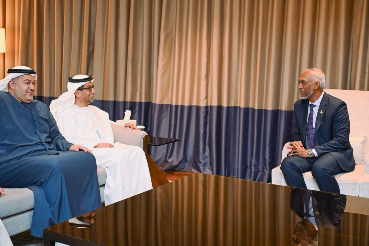 The Director General of the Abu Dhabi Fund for Development Pays a Courtesy Call on the President  presidency.gov.mv/Press/Article/…