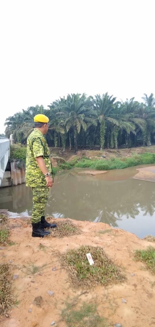 RelaKluang's tweet photo. RONDAAN KESELAMATAN DAN PEMANTAUAN BENCANA SEMASA MONSUN TIMUR LAUT (MTL)

Tarikh : 11 Februari  2024
Tempat : Sekitar Sungai-sungai di Daerah Kluang

@KDNPUTRAJAYA @relamalaysia @yahyakgc @RELA_Johor @abdaziz_sidi

#RELASiapsiaga
#SetiaBerbakti https://t.co/7UQa8KqnzP