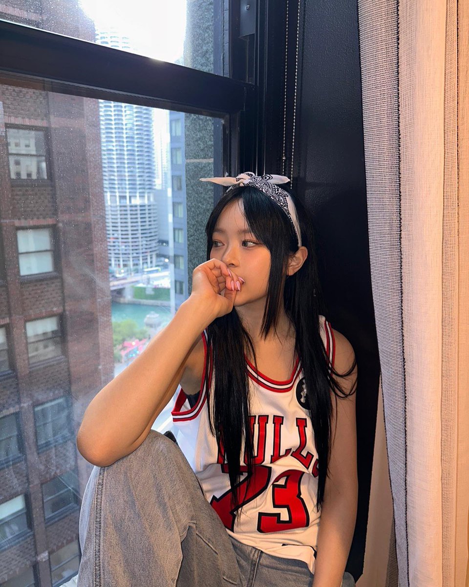 In the pursuit of lifting souls, pretty things have always been the go-to for them and perhaps for everyone else. It's worth noting that her succumbed to the allure of fashion countless times. Going forward, expect to see them embracing designs to radiate an iridescent shine. ໒꒱