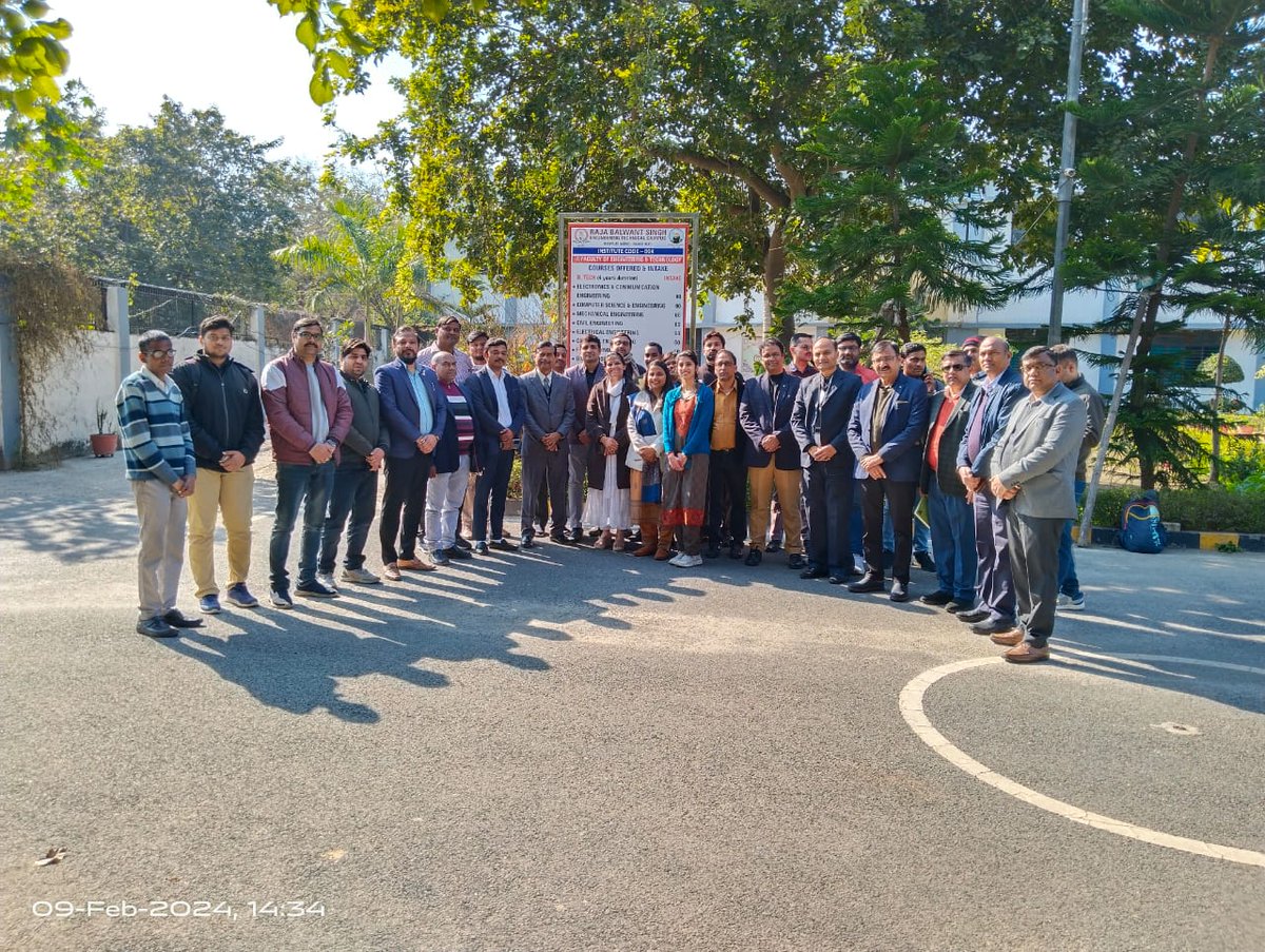 Under the initiative of One District One Incubator @InnovationHubUP organized workshop for Agra Zone @AKTU_Lucknow affiliated institutions to establish incubation centre at their respective institute and spread the culture of #innovation & #entrepreneurship across #UttarPradesh